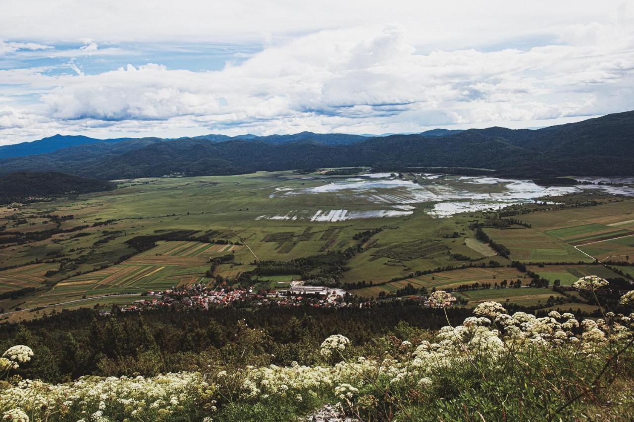 Dom Na Slivnici Bed & Breakfast Cerknica Ngoại thất bức ảnh