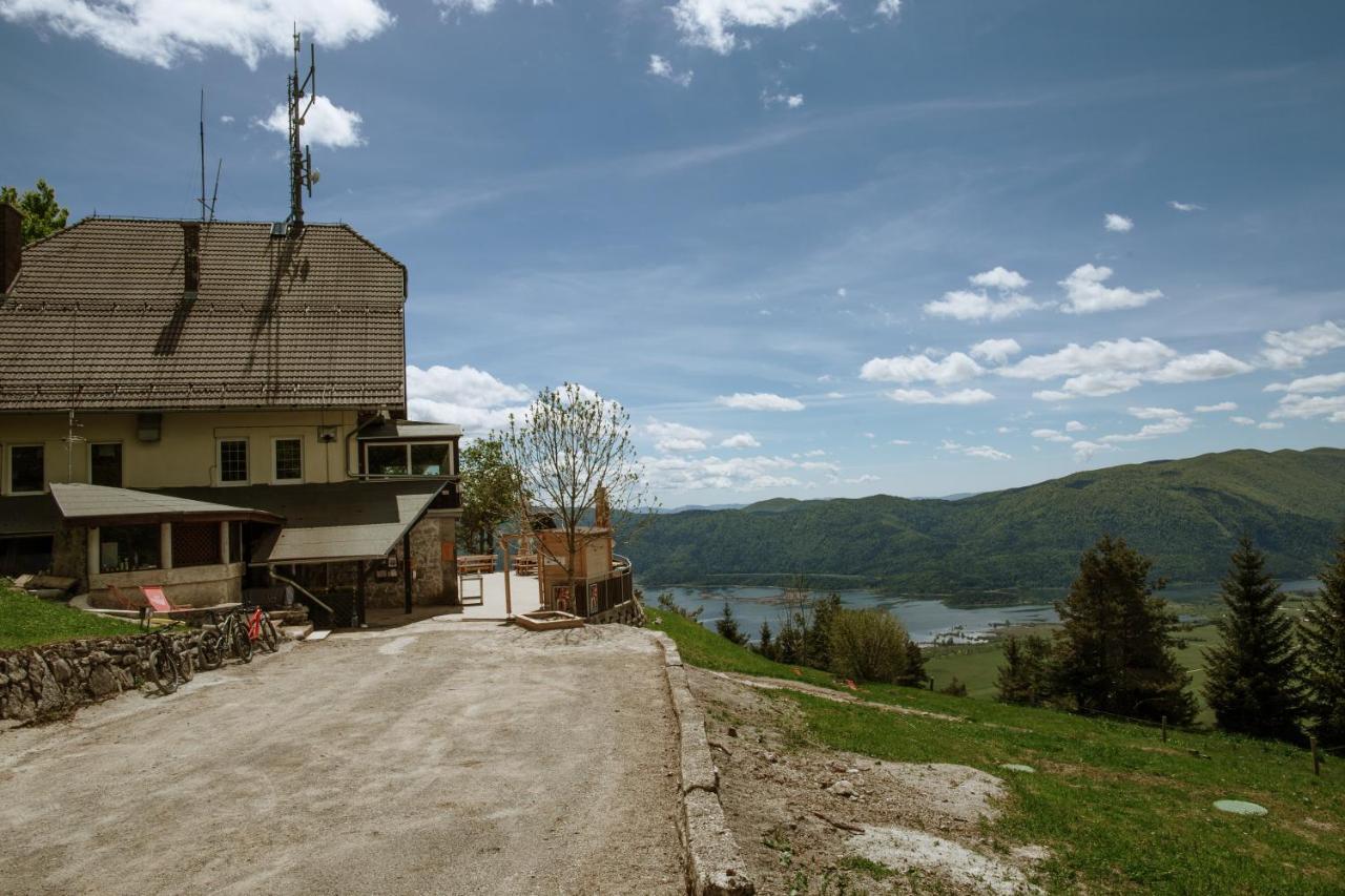 Dom Na Slivnici Bed & Breakfast Cerknica Ngoại thất bức ảnh