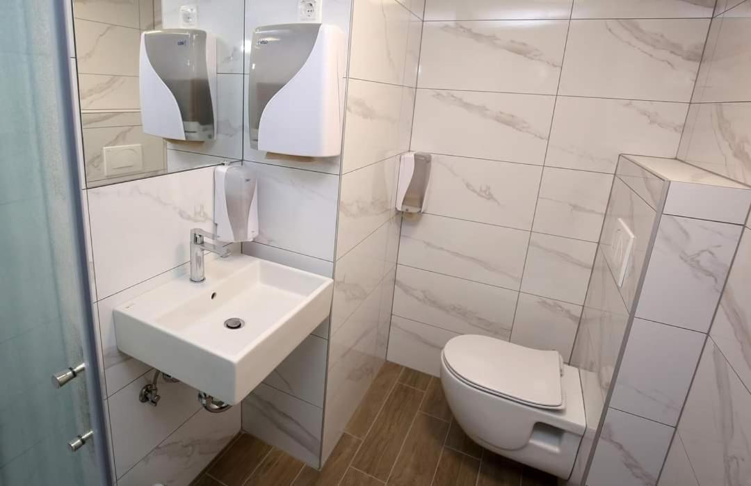 Dom Na Slivnici Bed & Breakfast Cerknica Ngoại thất bức ảnh